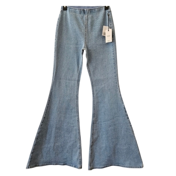 NWT FOREVER 21 MID RISE FLARE JEANS WOMEN'S SIZE MEDIUM - Picture 1 of 10